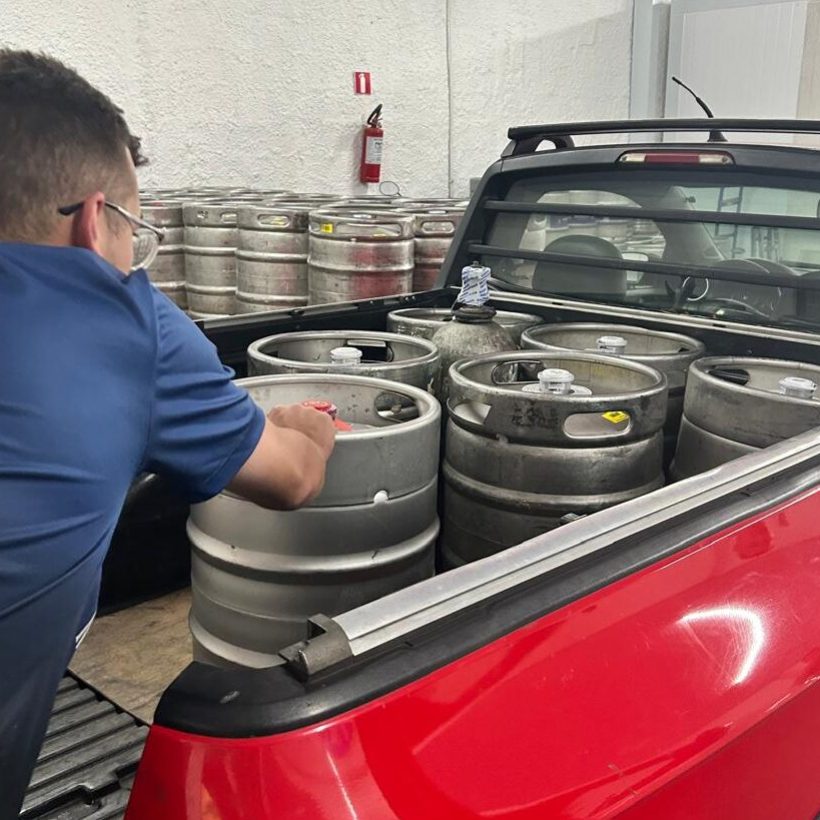 VEICULO ABASTECIDO COM BARRIS (1)